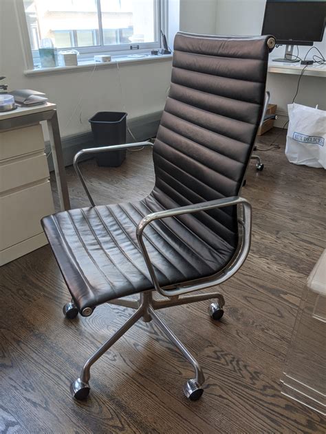 fake herman miller eames executive chair - Herman Miller used office chairs.